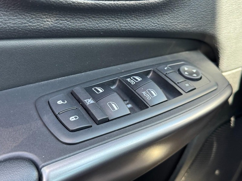 Jeep Cherokee Vehicle Image 31