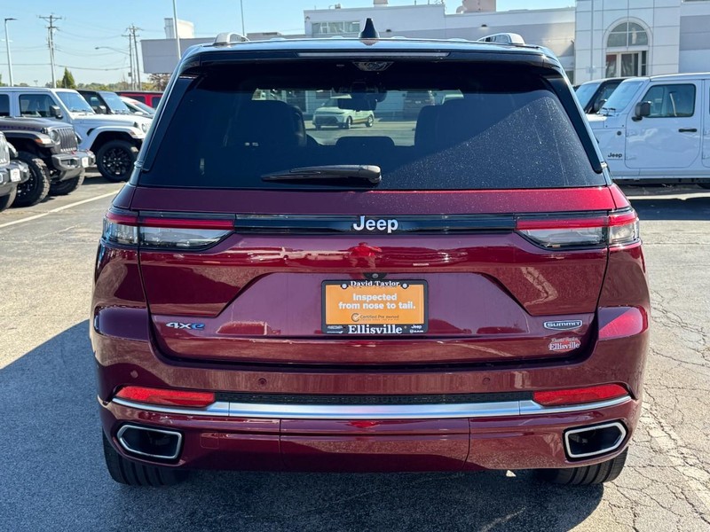 Jeep Grand Cherokee 4xe Vehicle Image 16