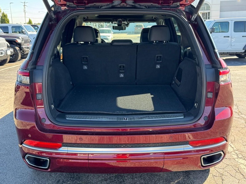 Jeep Grand Cherokee 4xe Vehicle Image 17