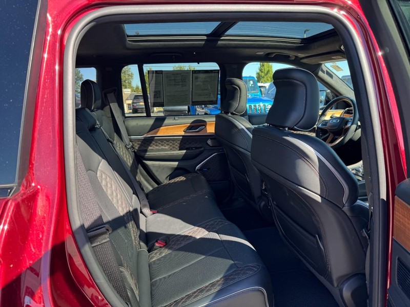 Jeep Grand Cherokee 4xe Vehicle Image 19