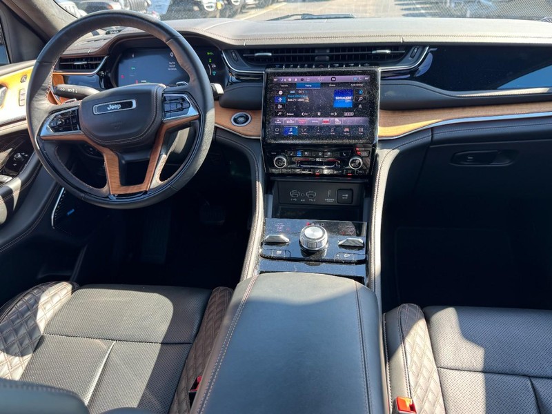 Jeep Grand Cherokee 4xe Vehicle Image 23