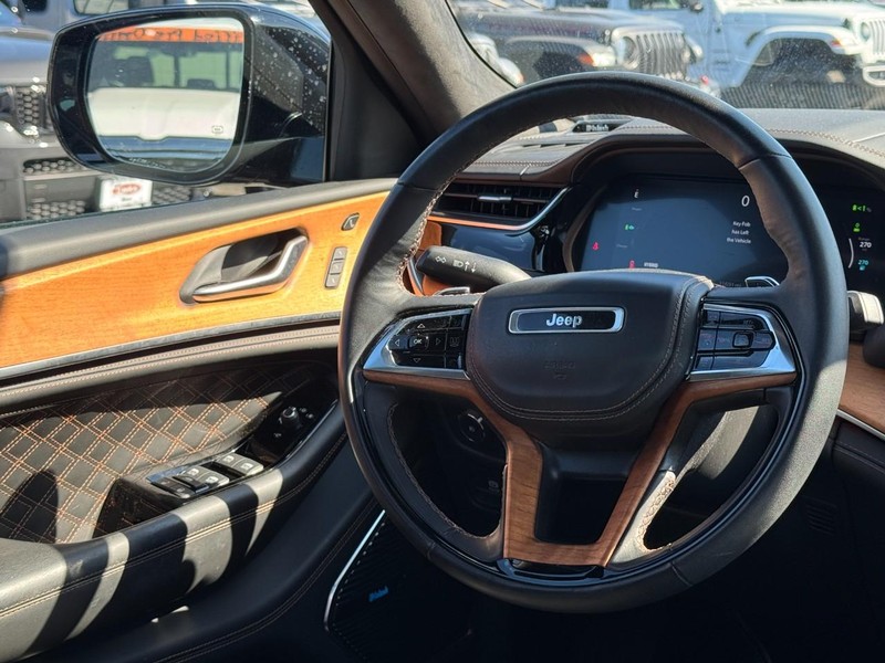 Jeep Grand Cherokee 4xe Vehicle Image 24