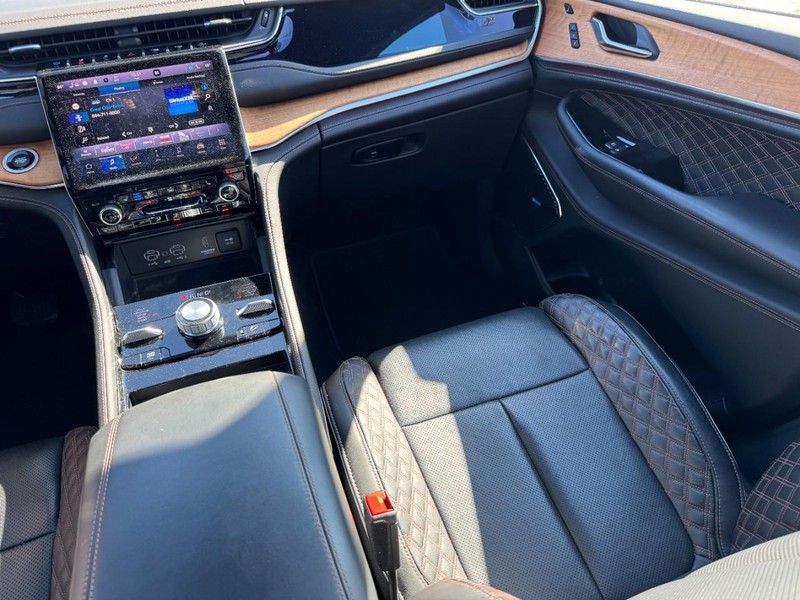 Jeep Grand Cherokee 4xe Vehicle Image 27