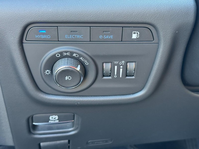 Jeep Grand Cherokee 4xe Vehicle Image 30