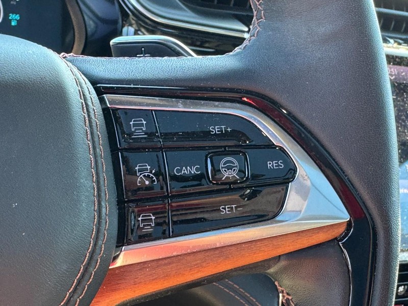 Jeep Grand Cherokee 4xe Vehicle Image 32