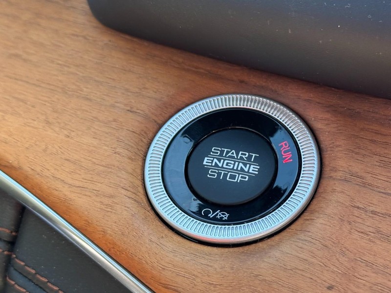 Jeep Grand Cherokee 4xe Vehicle Image 36