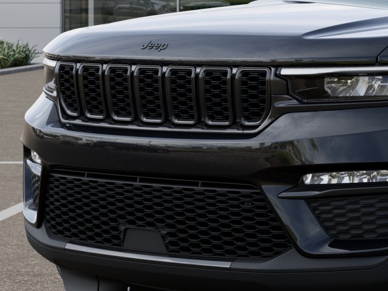 Jeep Grand Cherokee Vehicle Image 14
