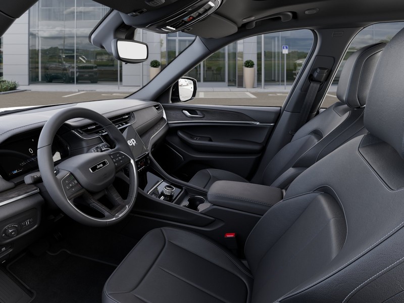 Jeep Grand Cherokee Vehicle Image 25