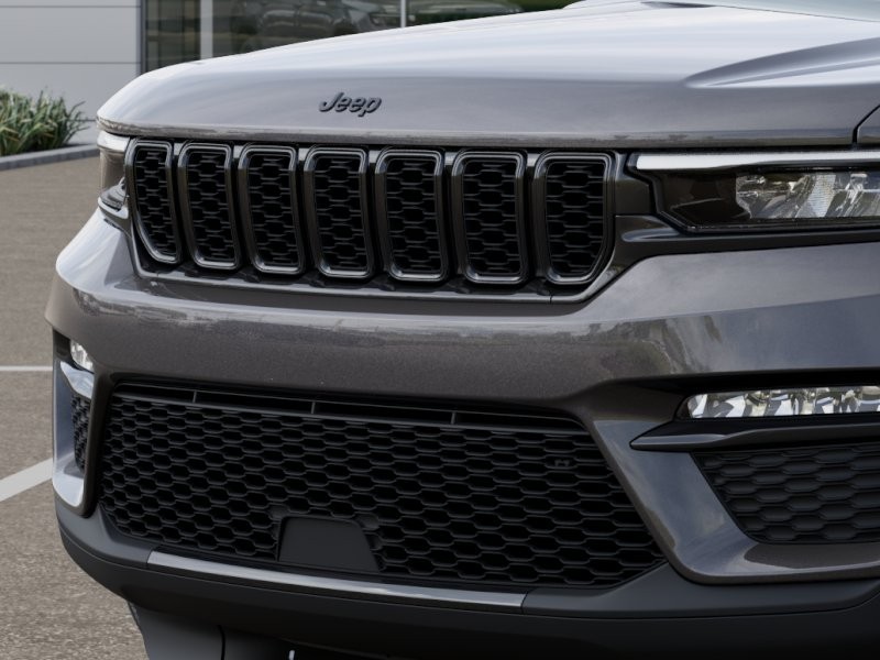 Jeep Grand Cherokee Vehicle Image 14