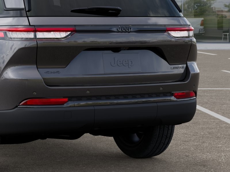 Jeep Grand Cherokee Vehicle Image 16
