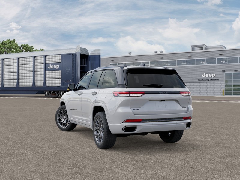 Jeep Grand Cherokee Vehicle Image 03