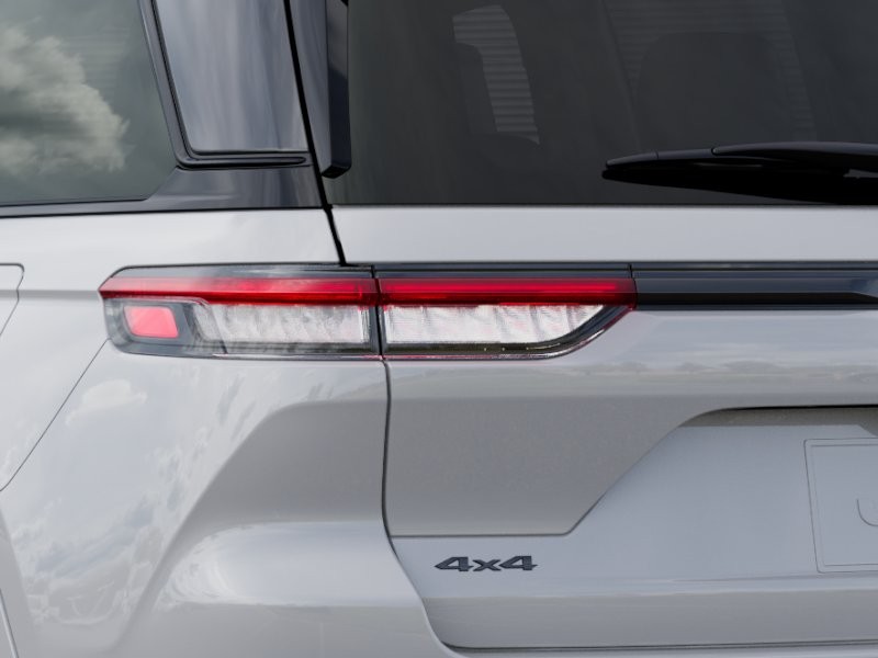 Jeep Grand Cherokee Vehicle Image 12