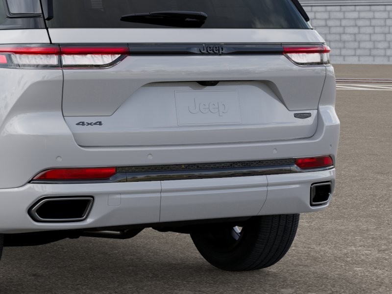 Jeep Grand Cherokee Vehicle Image 16