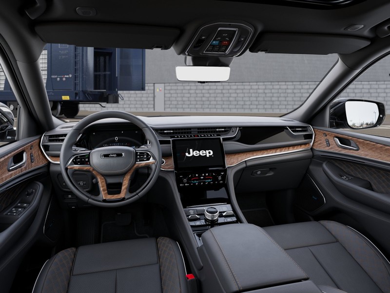 Jeep Grand Cherokee Vehicle Image 17