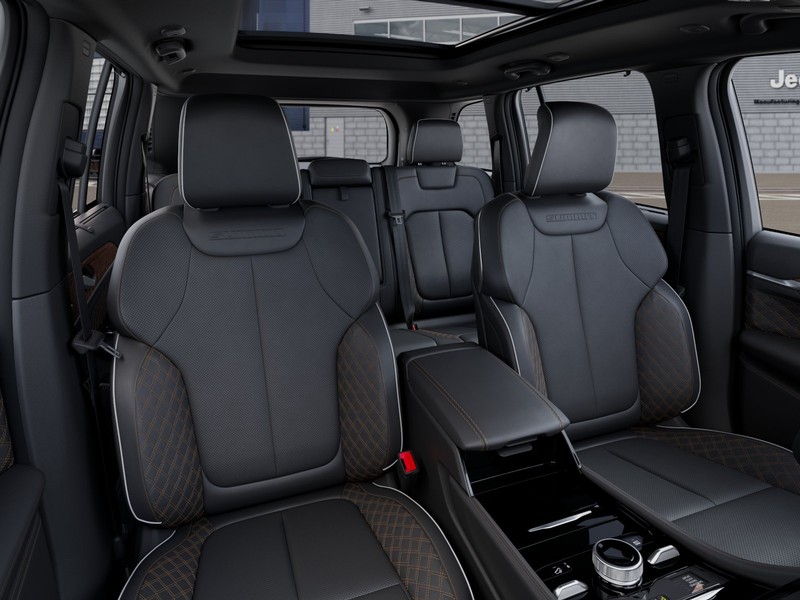 Jeep Grand Cherokee Vehicle Image 19