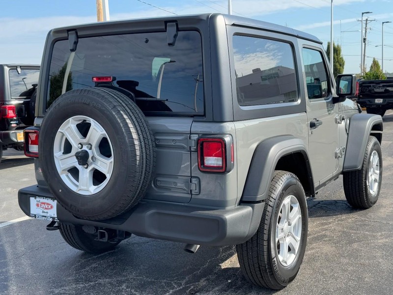 Jeep Wrangler Vehicle Image 04