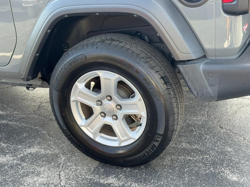 Jeep Wrangler Vehicle Image 08