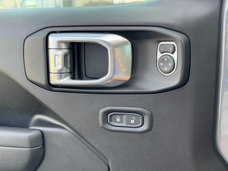 Jeep Wrangler Vehicle Image 24