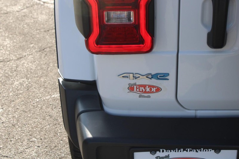 Jeep Wrangler 4xe Vehicle Image 12