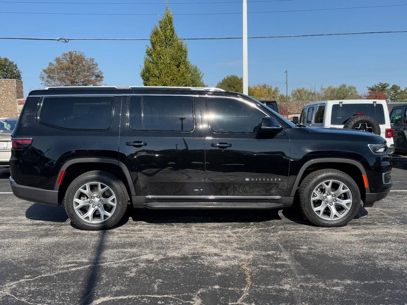 Jeep Wagoneer Vehicle Image 03