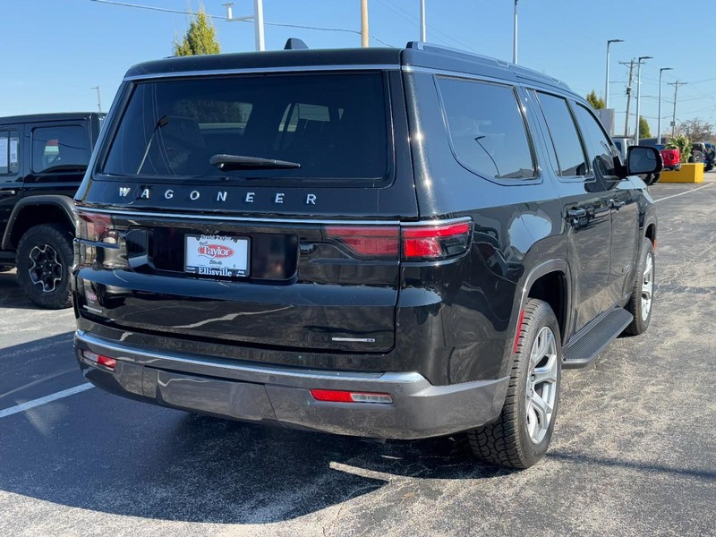 Jeep Wagoneer Vehicle Image 04