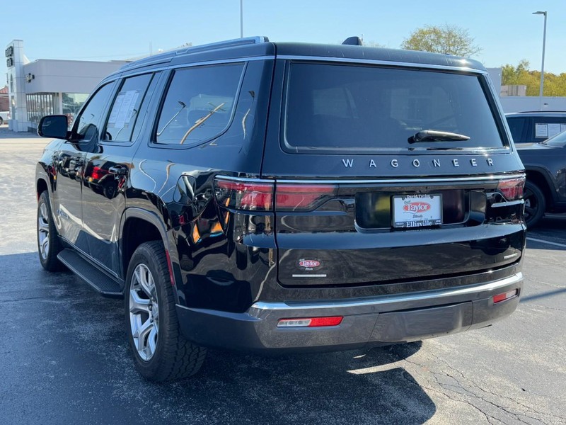 Jeep Wagoneer Vehicle Image 07