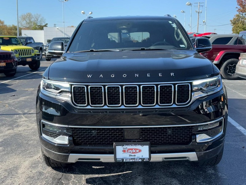 Jeep Wagoneer Vehicle Image 11