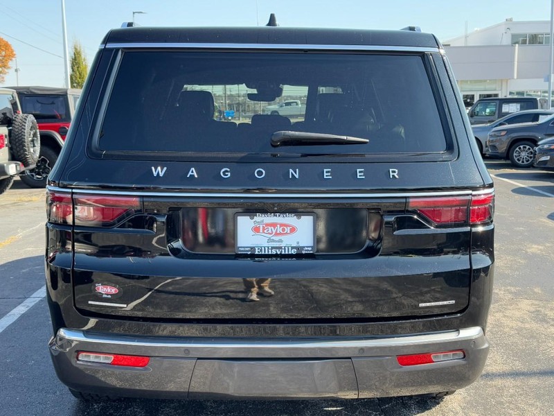 Jeep Wagoneer Vehicle Image 13