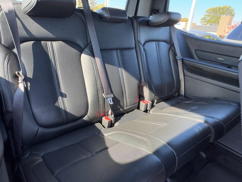 Jeep Wagoneer Vehicle Image 17