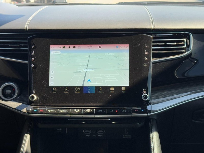 Jeep Wagoneer Vehicle Image 21