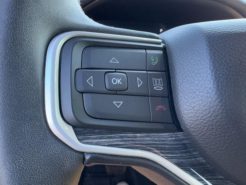 Jeep Wagoneer Vehicle Image 27