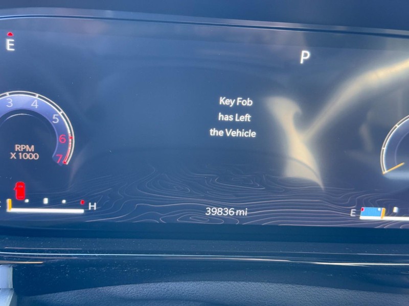 Jeep Wagoneer Vehicle Image 29