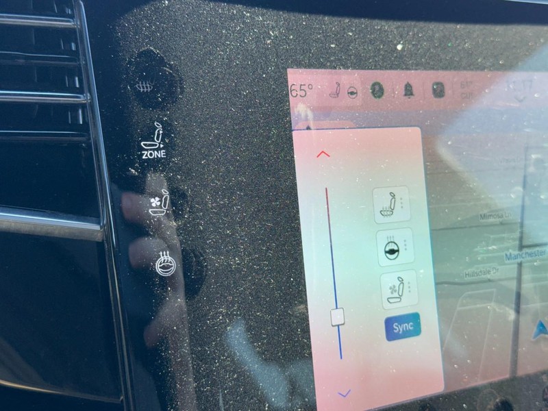 Jeep Wagoneer Vehicle Image 32