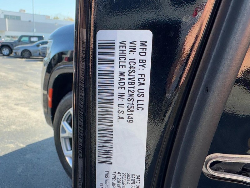 Jeep Wagoneer Vehicle Image 38