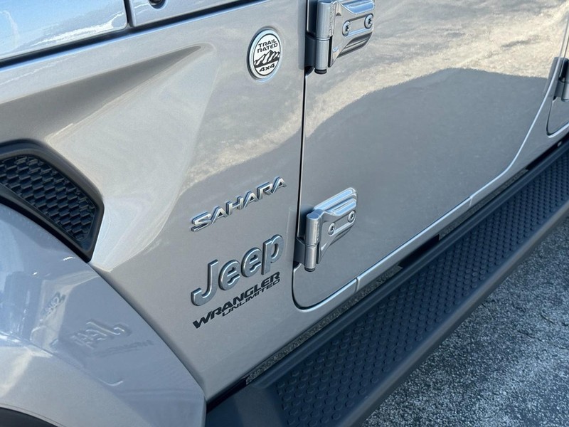 Jeep Wrangler Vehicle Image 11