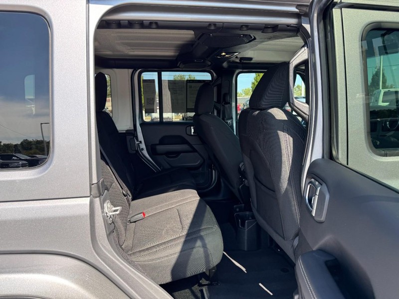 Jeep Wrangler Vehicle Image 15