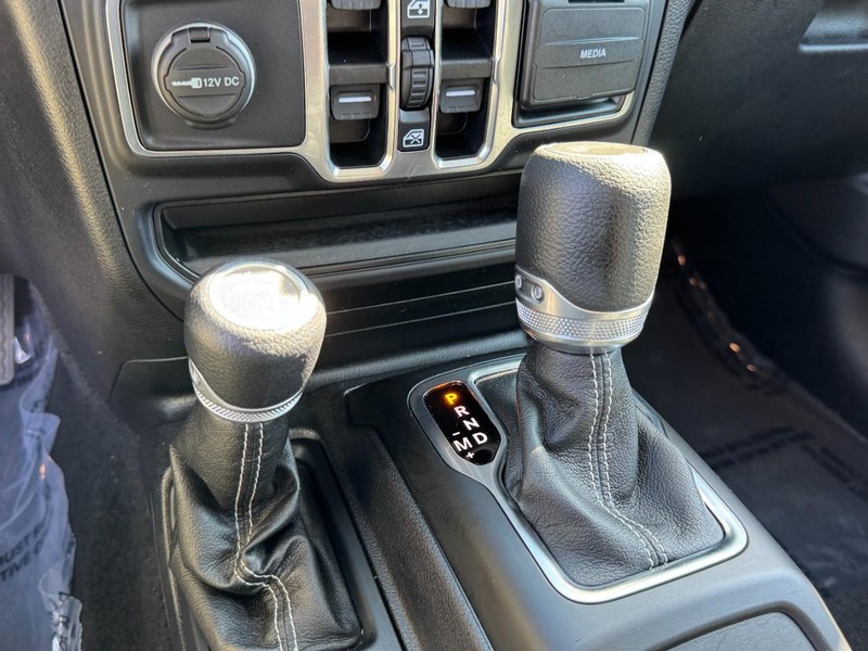 Jeep Wrangler Vehicle Image 26