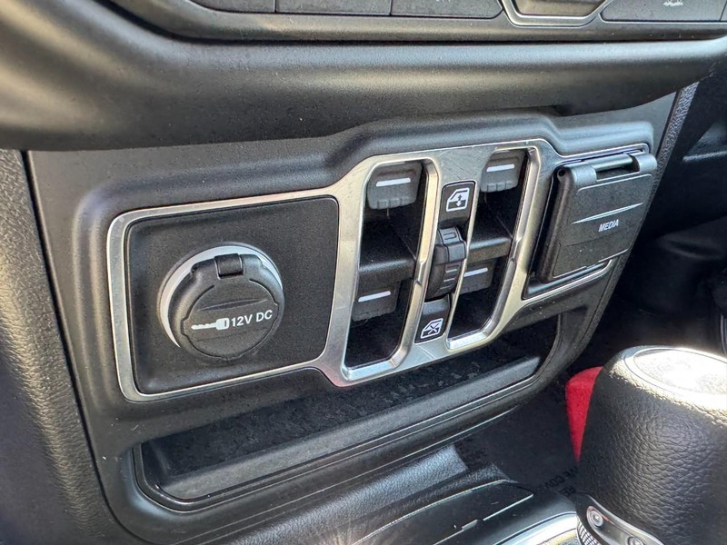 Jeep Wrangler Vehicle Image 27