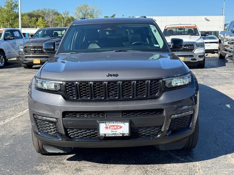 Jeep Grand Cherokee L Vehicle Image 11