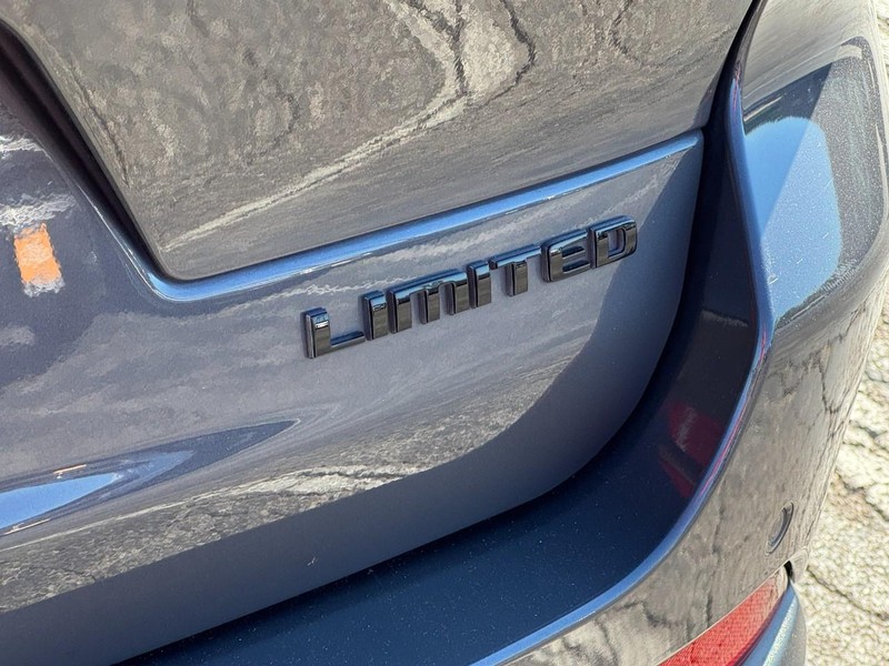 Jeep Grand Cherokee L Vehicle Image 15