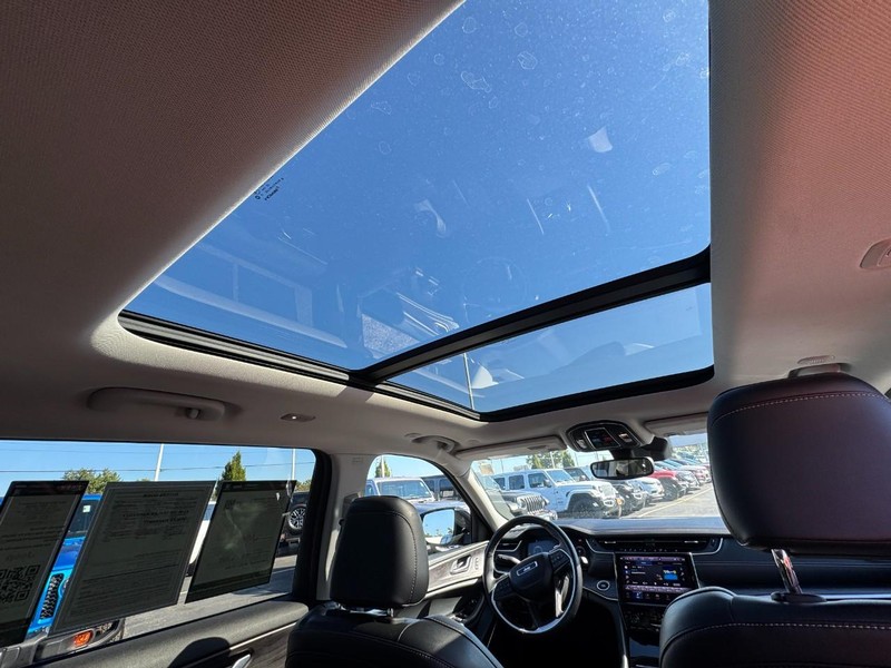 Jeep Grand Cherokee L Vehicle Image 21