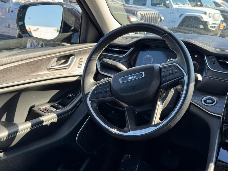 Jeep Grand Cherokee L Vehicle Image 24