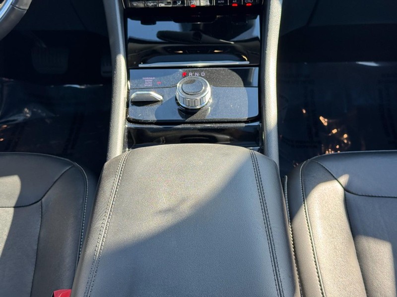 Jeep Grand Cherokee L Vehicle Image 26