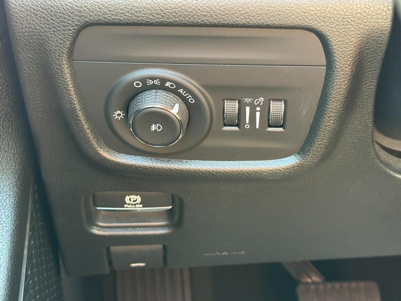 Jeep Grand Cherokee L Vehicle Image 29