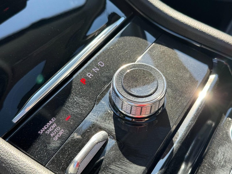 Jeep Grand Cherokee L Vehicle Image 33