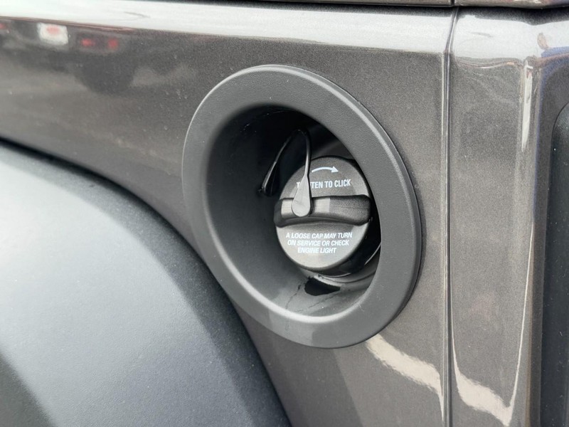 Jeep Wrangler Unlimited Vehicle Image 15