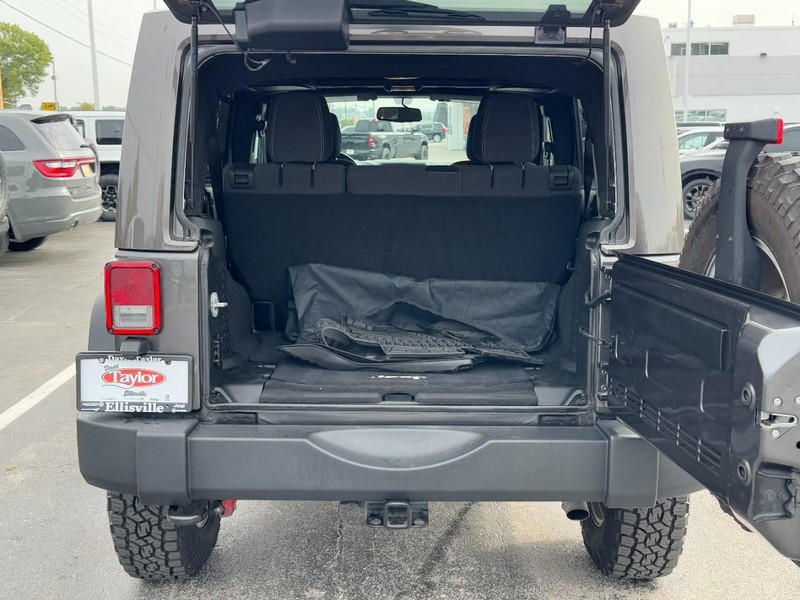 Jeep Wrangler Unlimited Vehicle Image 16