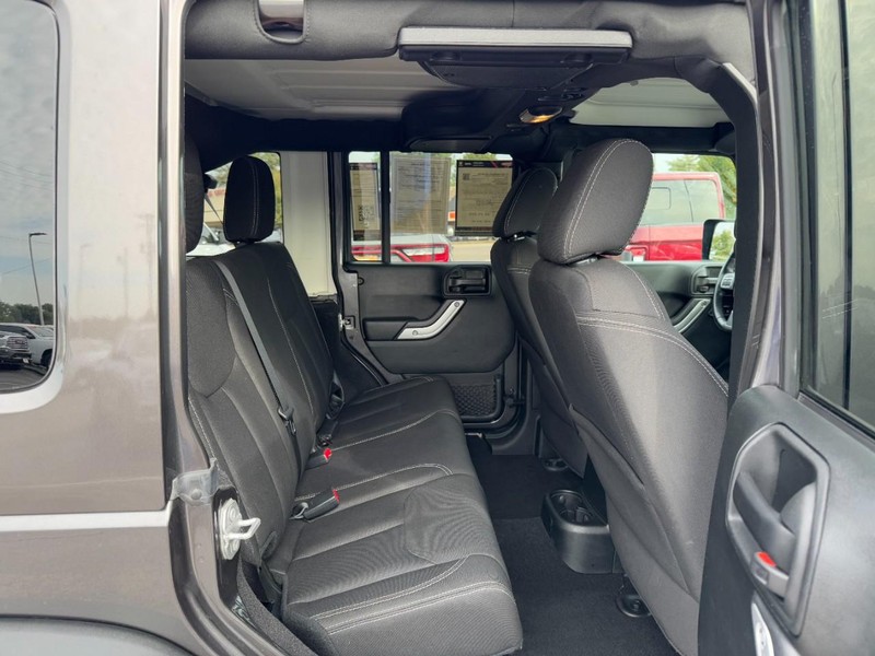 Jeep Wrangler Unlimited Vehicle Image 18