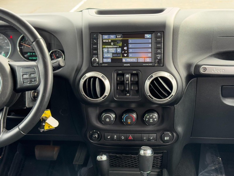 Jeep Wrangler Unlimited Vehicle Image 21