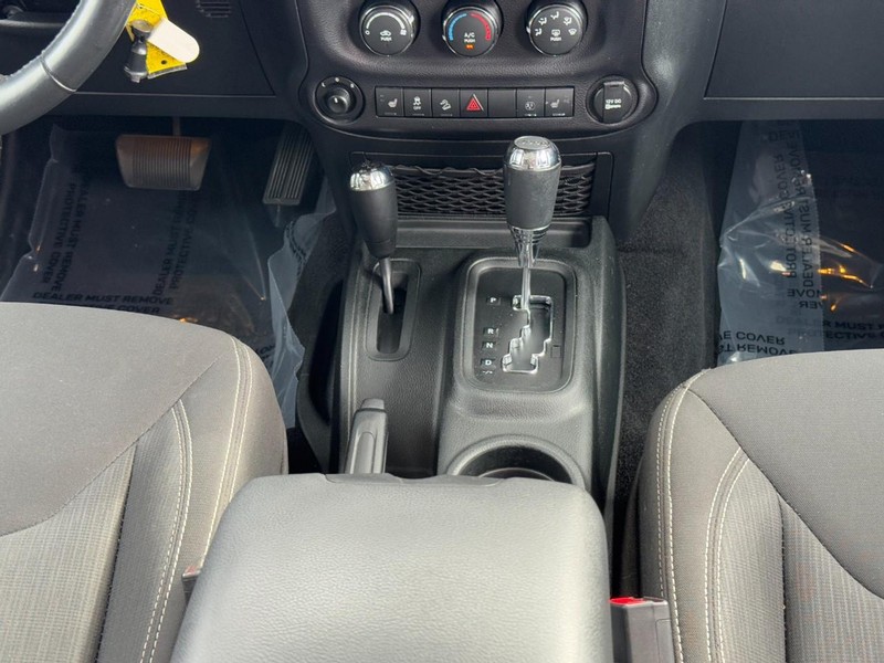 Jeep Wrangler Unlimited Vehicle Image 22